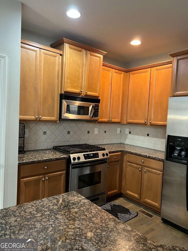 Building Photo - 608 Maple Grove Way