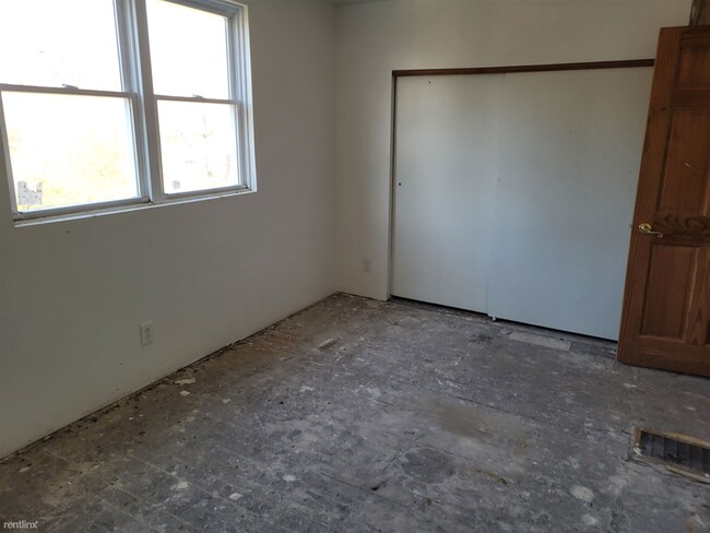 Building Photo - 3 br, 1.5 bath House - 332 North French St...