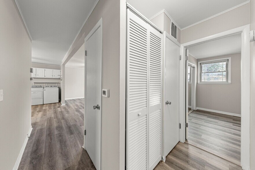 Building Photo - 5441 Benton Ave