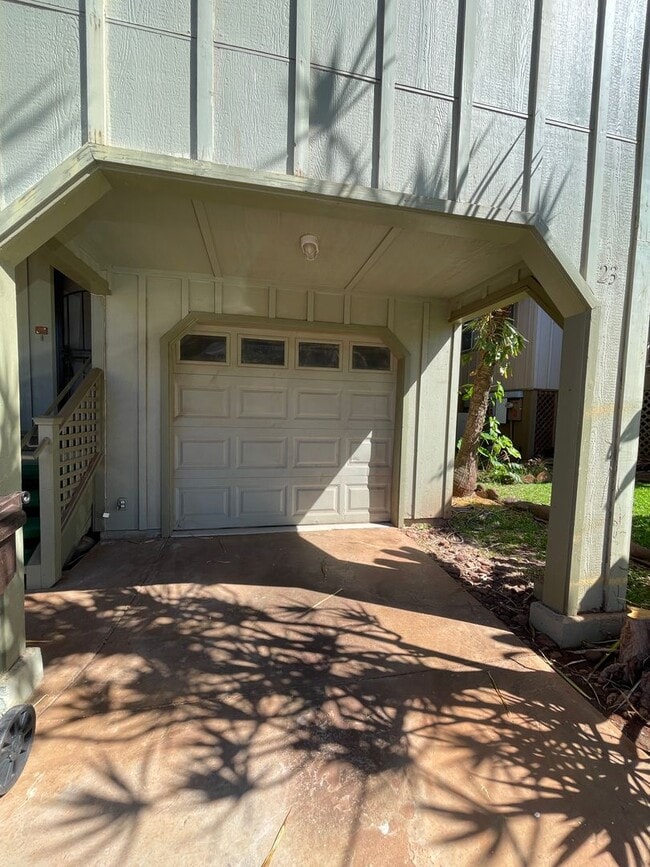 Building Photo - Honokowai Two Bedroom Furnished Home