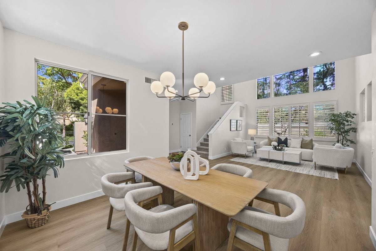 Building Photo - 12 Calais