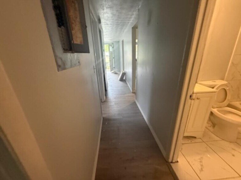 Building Photo - 2693 W 25th St