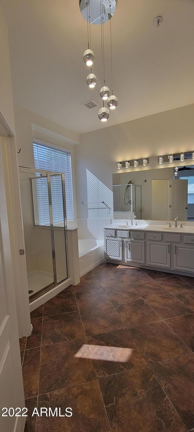 Building Photo - 7323 E Overlook Dr