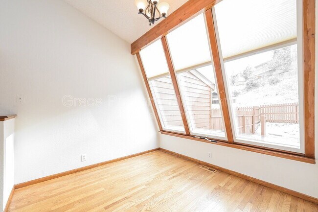 Building Photo - 28 Ward Ct