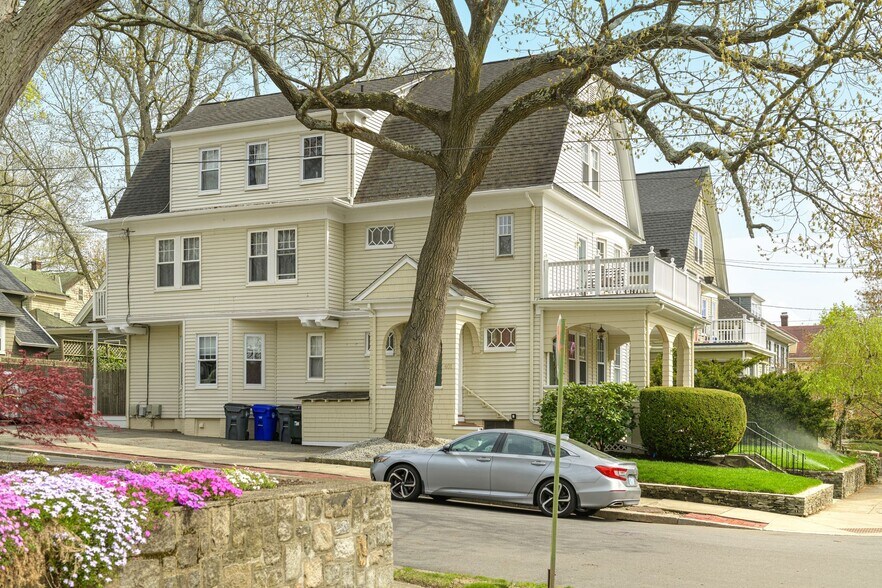 Building Photo - 401 Wayland Ave