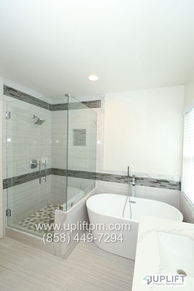 Building Photo - 9459 Compass Point Dr S