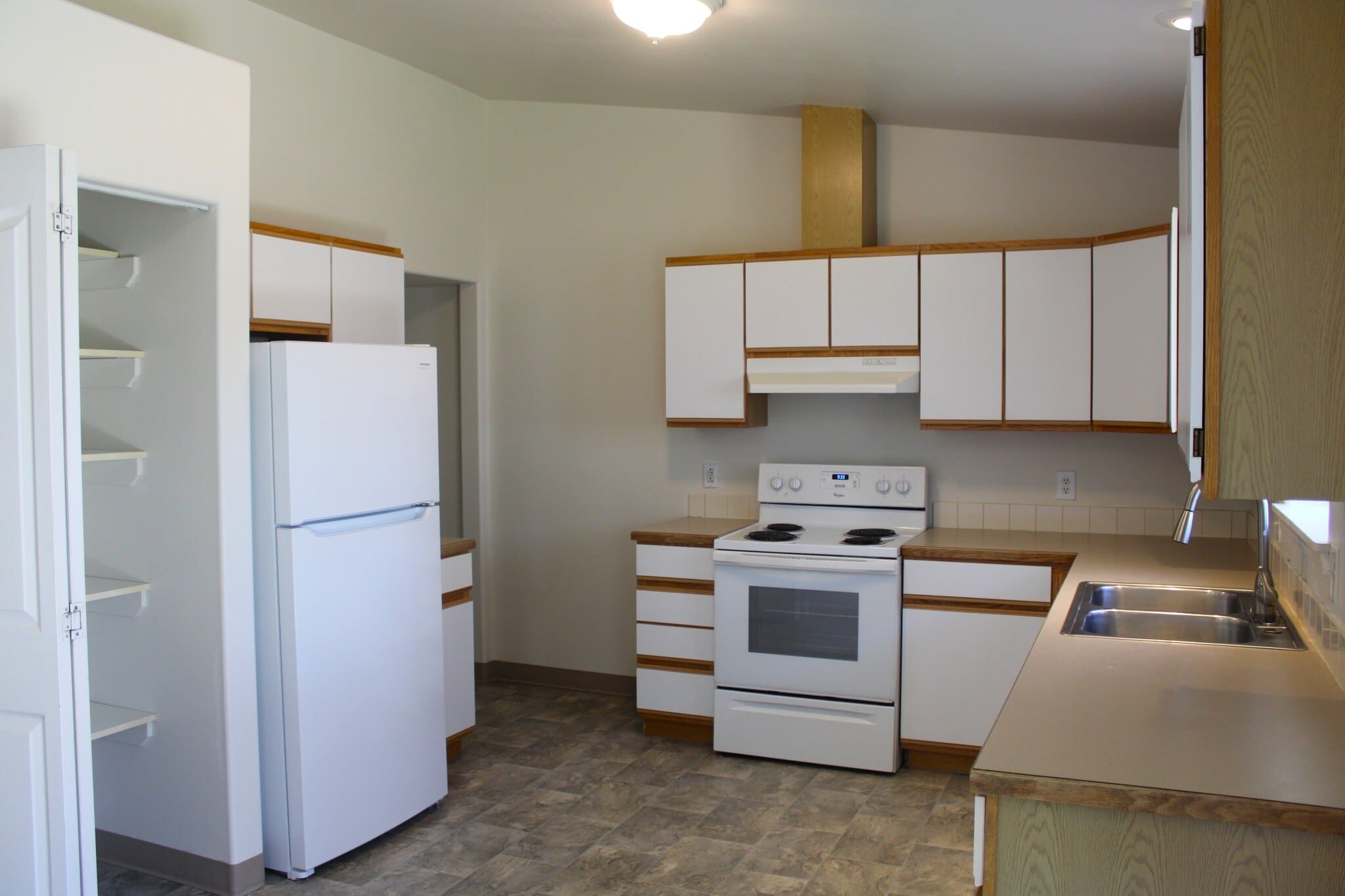 Building Photo - 1386 Brown St