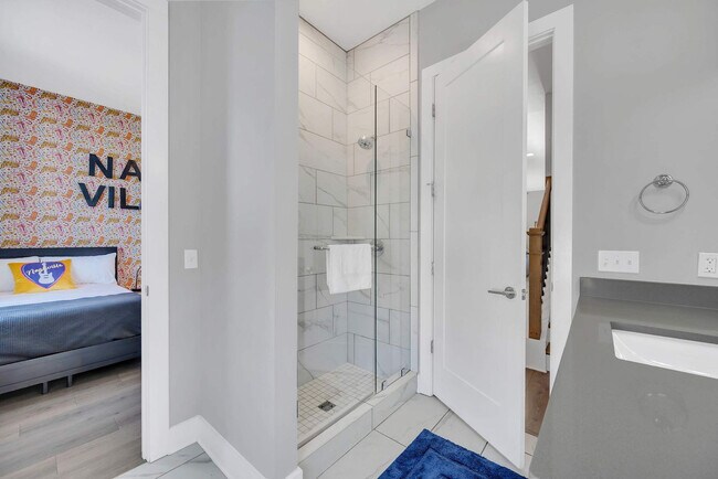 Building Photo - 516 27th Ave N