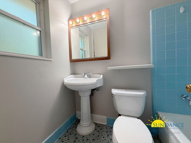 Building Photo - Great 4 Bedroom Home in Fort Walton Beach