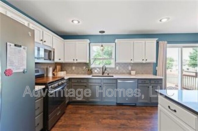 Building Photo - 11516 N Windsor Ave