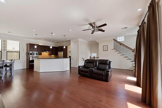 Building Photo - 5502 Lunia Ln
