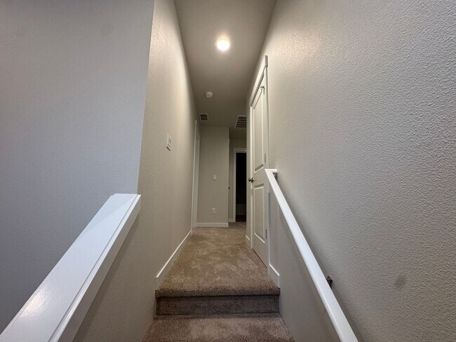 Building Photo - Spacious 3 Bedroom – Move-In Ready!