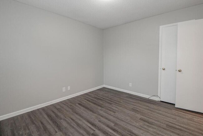 Building Photo - 805 Golf View Pl