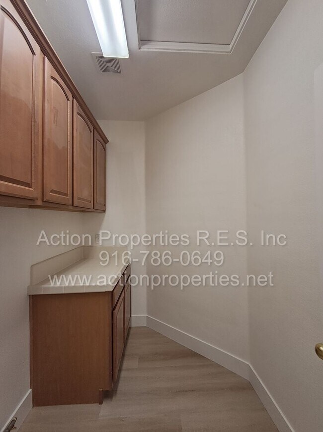 Building Photo - Action Properties R.E.S. Inc. Offering Beautiful Highland Park Single Story 3 Car, 4 Bedroom, Gar...