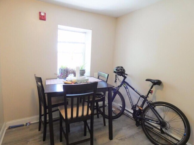 Building Photo - 729 N 43rd St