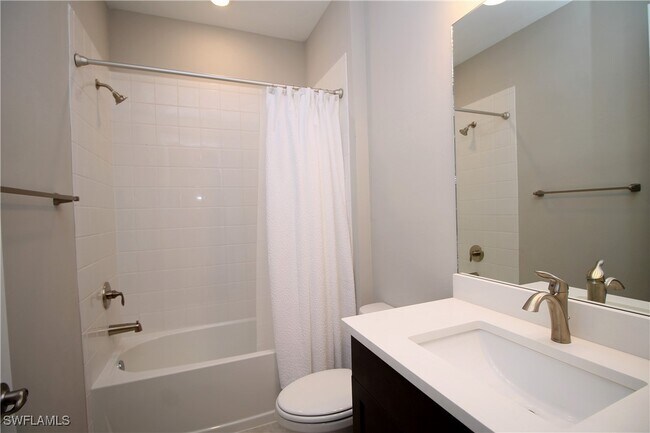 Building Photo - 2051 Grove Dr