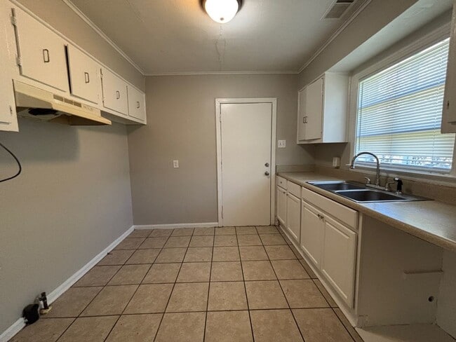 Building Photo - Bright & Modern 3-Bedroom Home in Memphis – Half Off First Month!