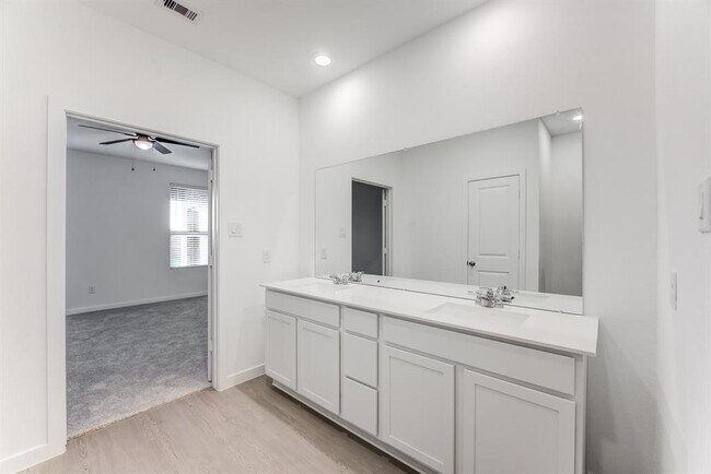 Building Photo - 16542 Texas Palmetto Wy