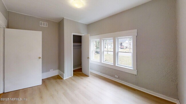 Building Photo - 1412 Ingleside Ave