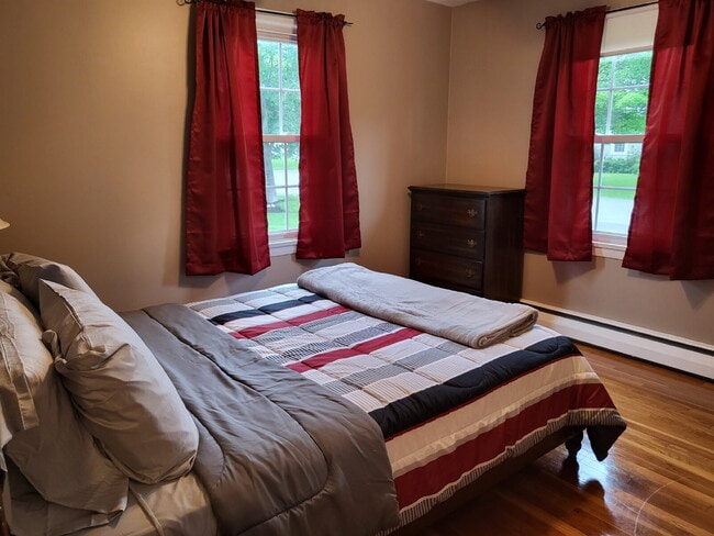 Building Photo - Fully Furnished Fairfax Street Home with O...