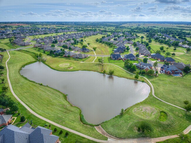 Building Photo - Fantastic home in the Fairways at Surrey H...