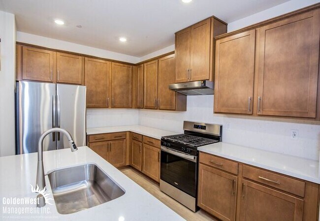 Building Photo - Newly built 3Bdm 2.5Ba Townhome in Summerlin!