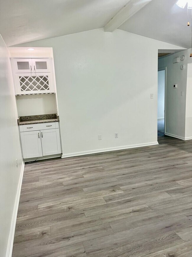 Building Photo - 3BD/2BA Home minutes from Dam Neck/Oceana Bases! Updated Throughout! Attached One Car Garage!