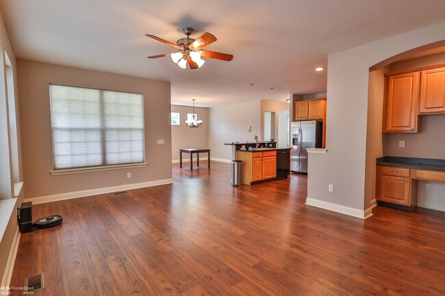 Building Photo - Beautifully maintained, energy-efficient f...