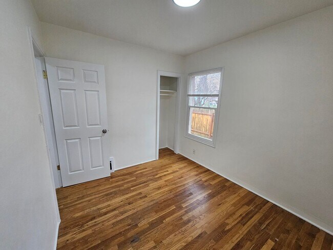 Building Photo - Available Now – 2 bedroom, 1 bathroom Boise Home with Fenced Yard and Detached Garage.  Basement ...