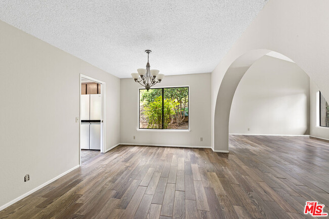 Building Photo - 780 Carriage Cir