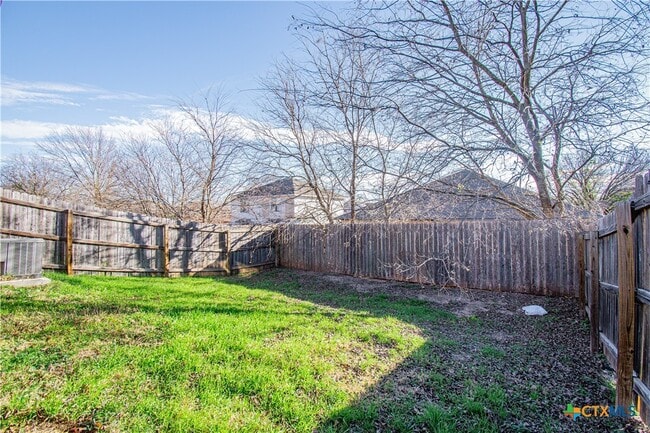 Building Photo - 401 Sladecek Dr