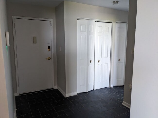 Building Photo - 2 Bedroom Condo in Towson