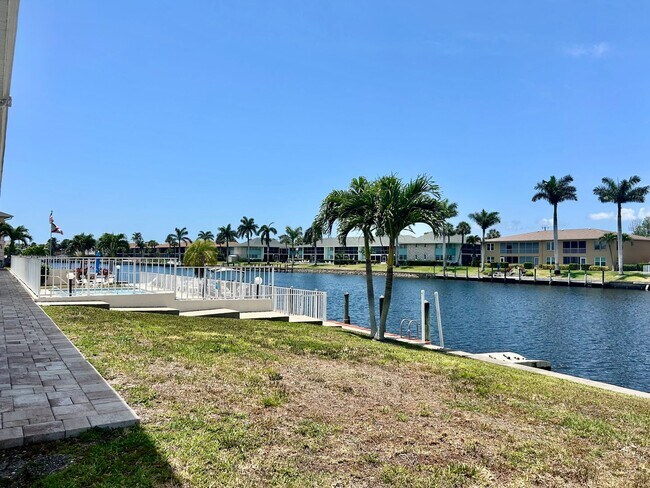 Building Photo - 2/2 Beautifully Remodeled, Furnished, With...