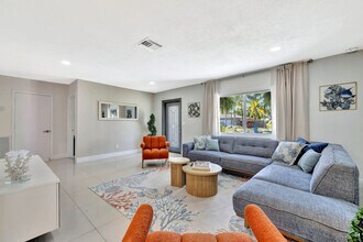 Building Photo - 391 NW 35th Ct