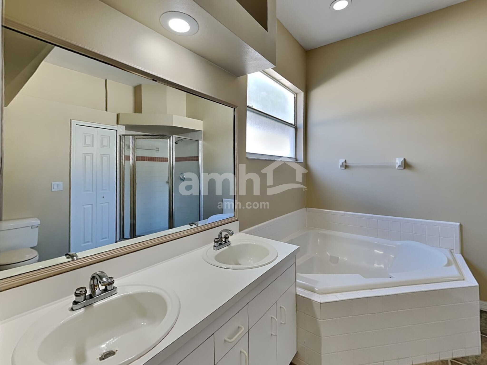 Building Photo - 2462 St Johns Ln