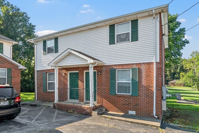 Building Photo - 813 Golf View Pl