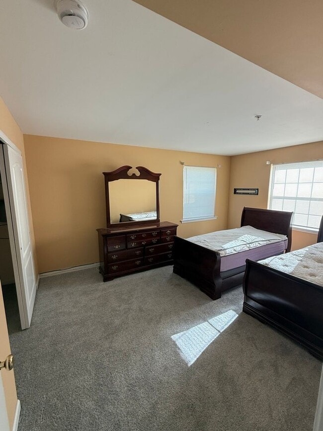 Building Photo - Fully Furnished 3-Bedroom Condo in Middletown – 50% OFF Your 2nd Month's Rent!  Available July 1 ...