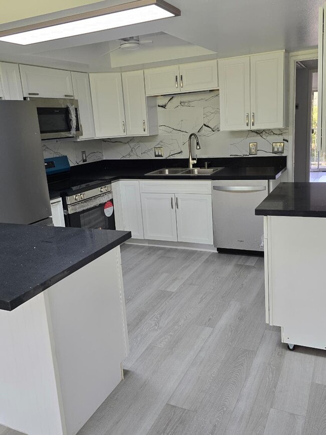 Kitchen - 27725 Mountain Meadow Rd