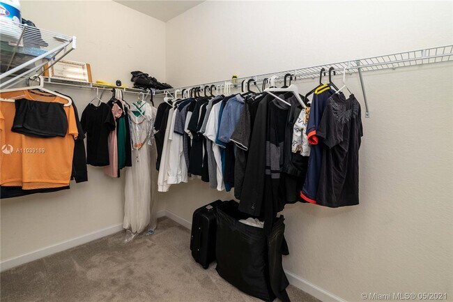 Building Photo - 3376 SE 1st St