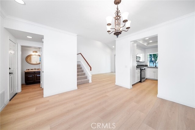 Building Photo - 3 Almador