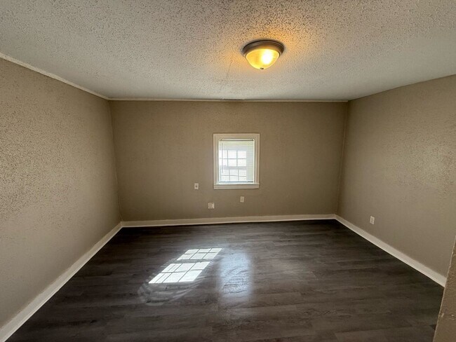 Building Photo - Charming 3BR Memphis Home with Bright Living Space & Backyard Retreat