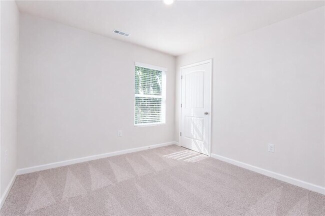 Building Photo - 24 Berryville Dr