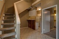 Building Photo - 2x2 West Campus Loft!