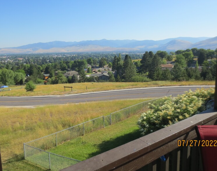 Building Photo - 2224 W Foothills Dr