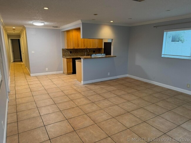 Building Photo - 2701 Middle River Dr