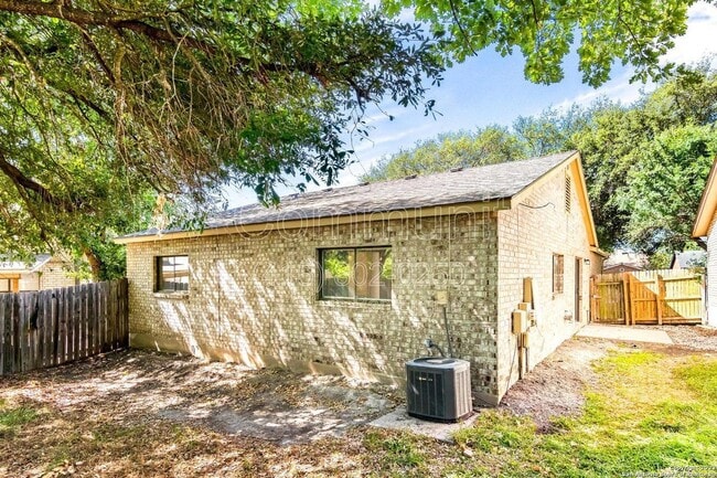 Building Photo - 9211 De Frene