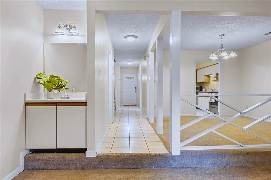 Building Photo - 2303 Merl Cir