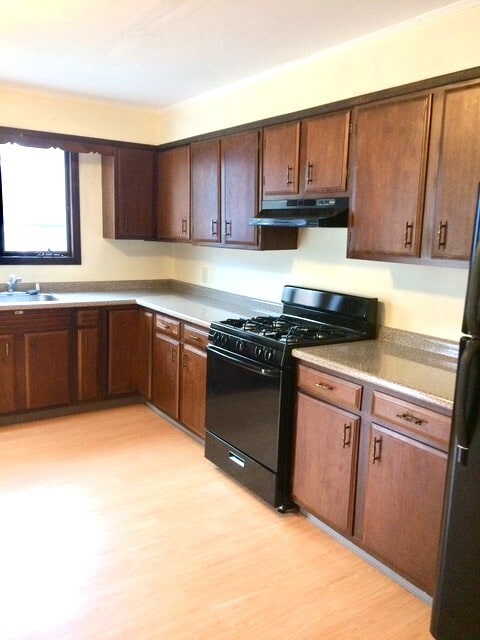 Kitchen - 251 School St