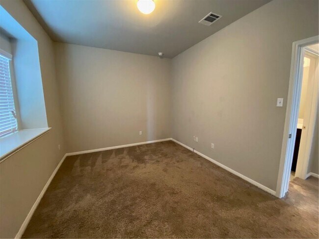 Building Photo - 428 S Brook Dr