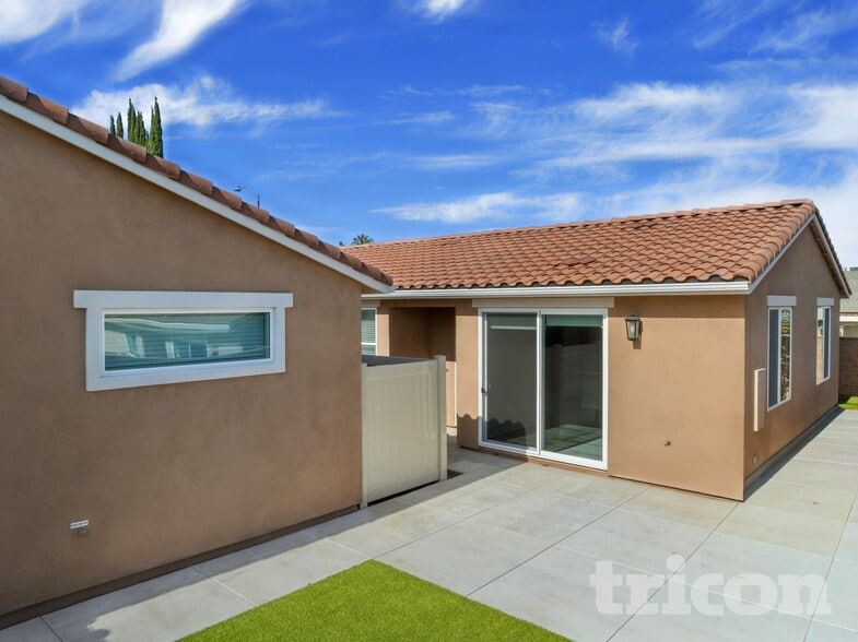 Building Photo - 1734 Lorraine Dr